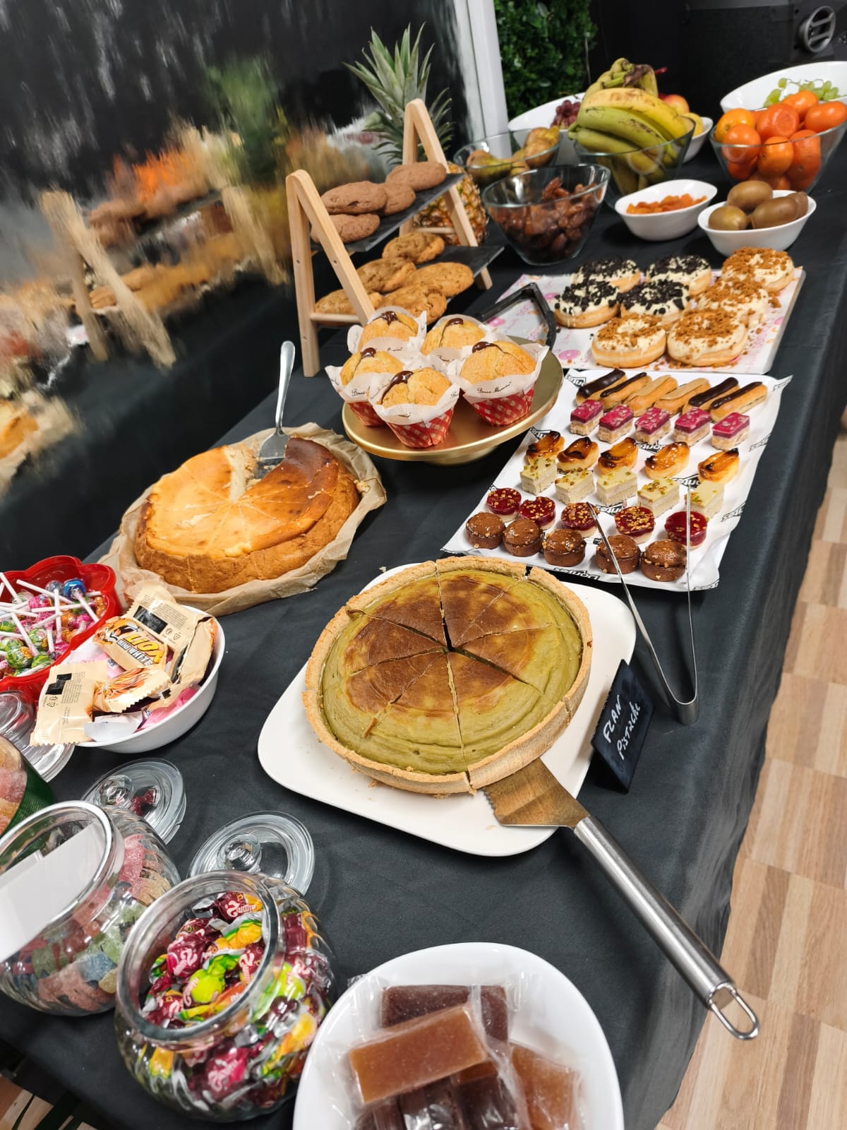 Table dressée et espace convivial pour anniversaire ou groupe chez H2O Metz